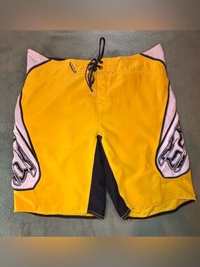 Fox Vintage Men's Yellow Board/performance/swim Shorts w/Black, Size: 38. (6376)